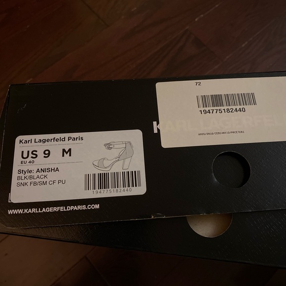 KARL LAGERFELD NEW PARIS
Anisha Textured Embellished
Sandals - Picture 8 of 10